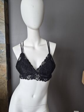 Lace Bralette with Double Straps And Racer Back - Black